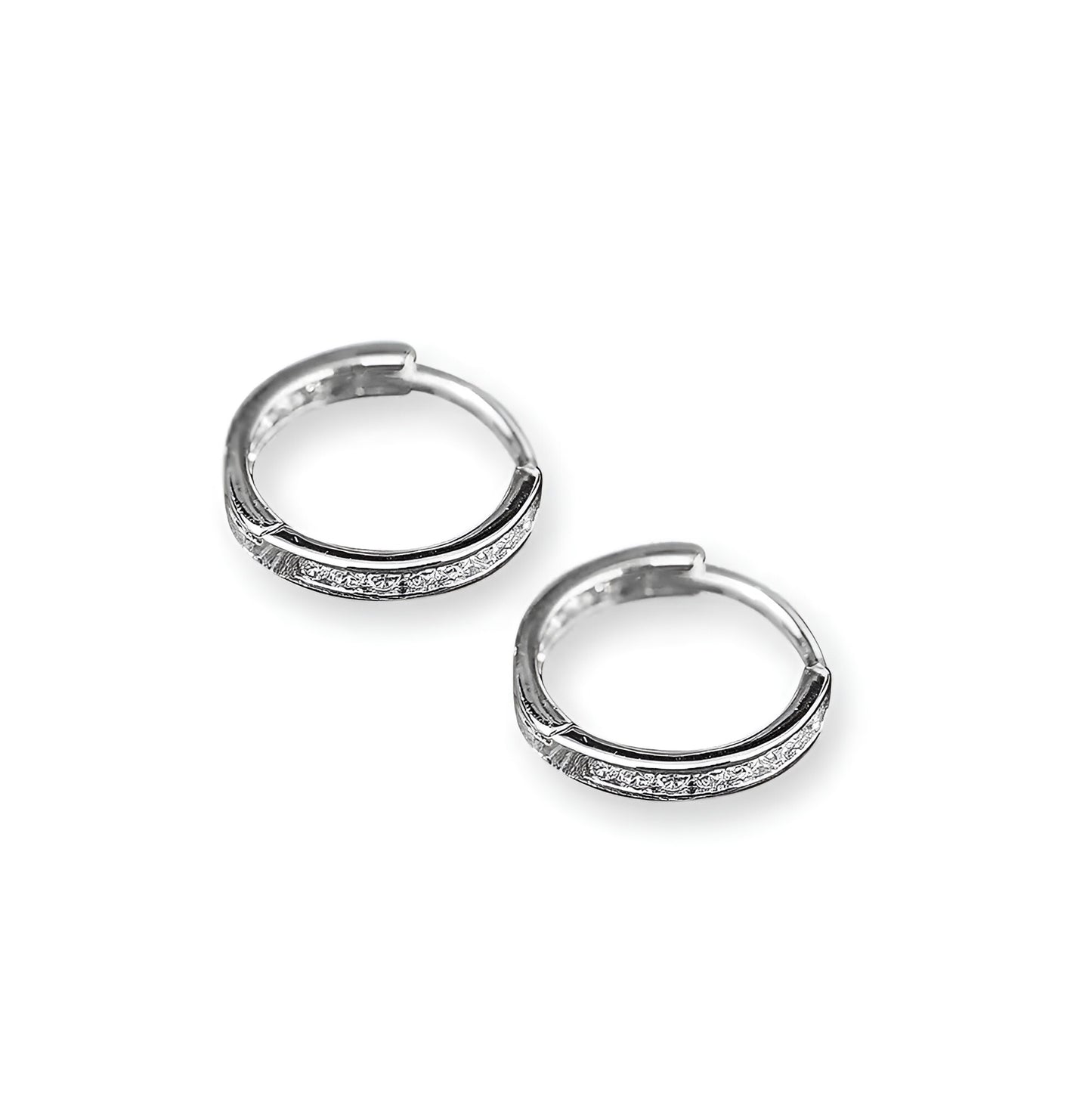 Aretes Huggie de Plata Esterlina 925 con Fila Individual