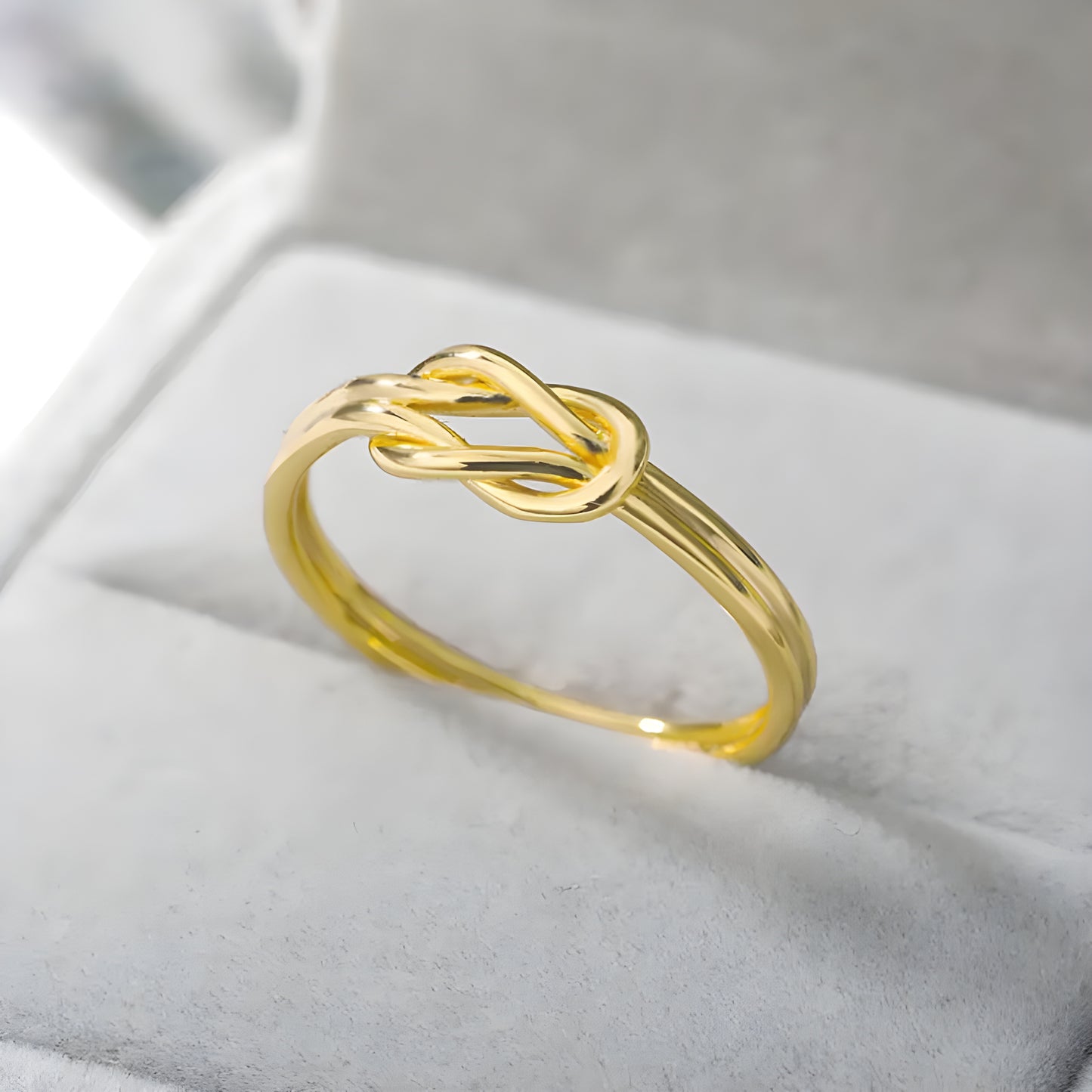 Anillo Infinito Entrelazado, Símbolo de Elegancia y Unión