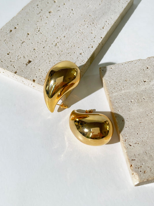 Pendientes de lágrima extragrandes de 43 mm chapados en oro de 18 quilates con diseño grueso y abovedado